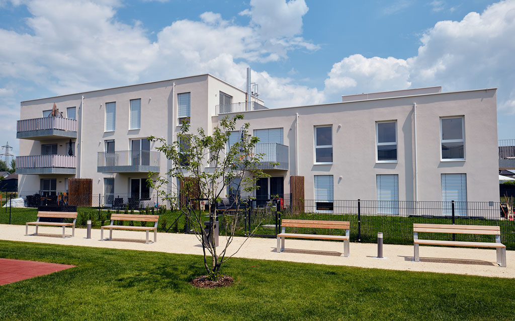 Neubau eines Wohngebäudes in Niederösterreich, Amstetten, Fertigstellung Bauteil 1 - Ansicht West – LCB Planung GmbH